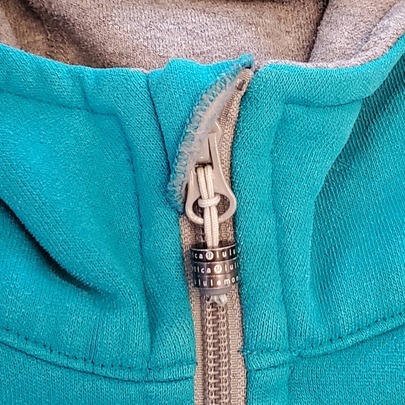 Lululemon Scuba Hoodie - Stretch / Lined Hood - Picture 4 of 8